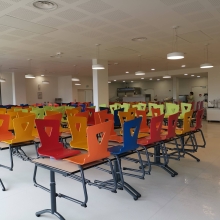 Restauration collective avec mobilier insonorisé