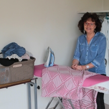 Aide ménagère dévouée au bien-être des résidents