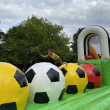 Structures gonflables autour du Foot