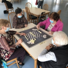 Jeux de société dans l'espace commun