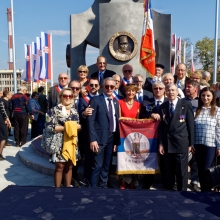 Délégation officielle en Serbie autour du monument du Général Tranié 